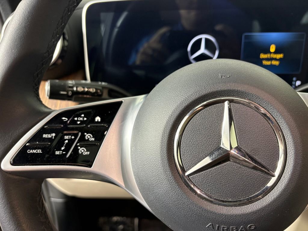 Used 2024 Mercedes-Benz GLC 300 4MATIC image 23