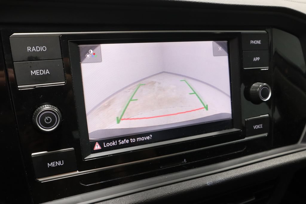 Used 2024 Volkswagen Jetta SE FWD image 3