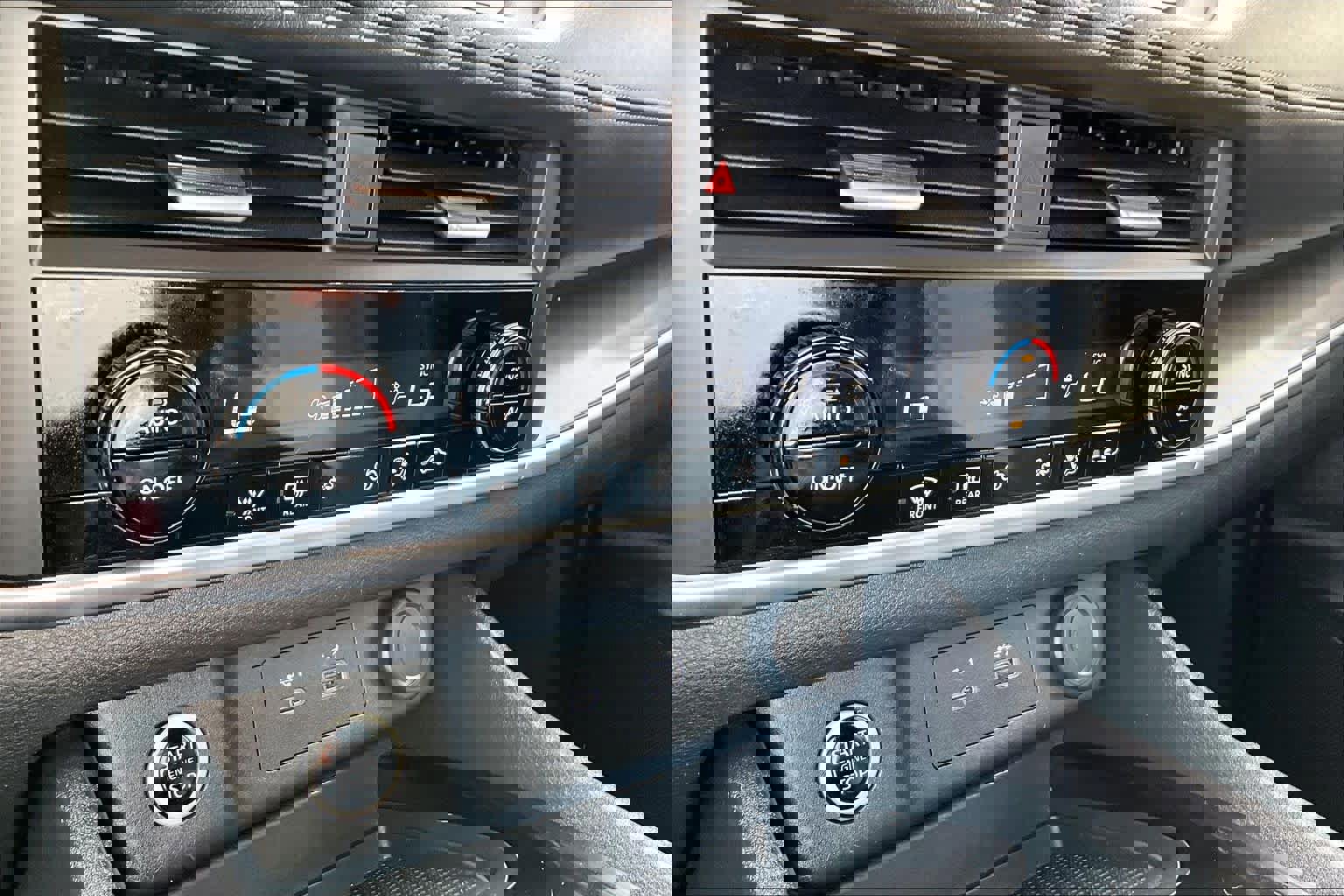 Used 2023 Nissan Rogue SV image 35