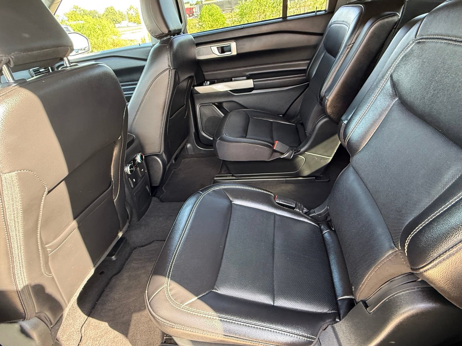 Certified 2024 Ford Explorer Limited RWD image 18