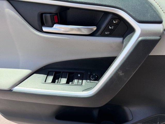Used 2020 Toyota RAV4 Limited AWD/4WD image 13