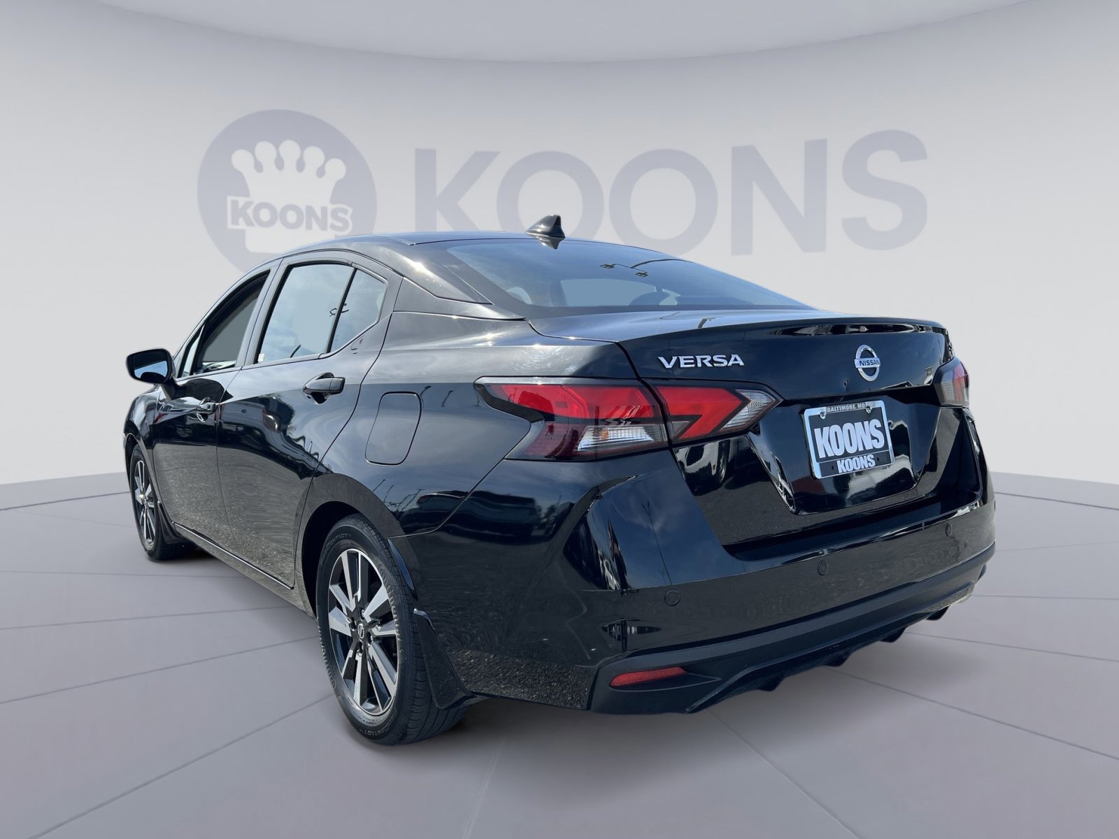 Used 2021 Nissan Versa SV FWD image 5