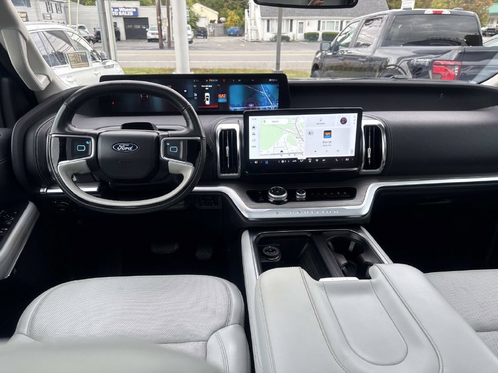 Certified 2025 Ford Expedition Platinum w/ Driver's Package AWD/4WD image 14