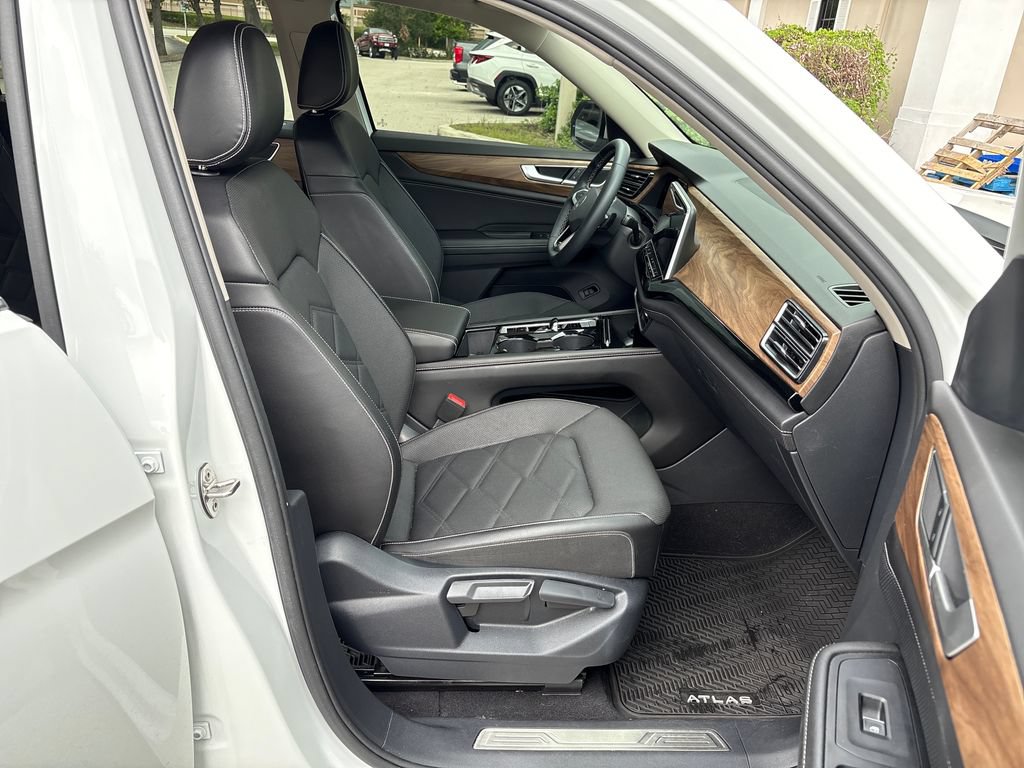 Used 2024 Volkswagen Atlas SE FWD image 5