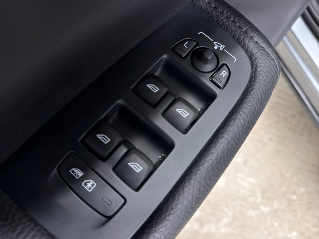 Used 2019 Volvo XC60 T5 Inscription w/ Protection Package Premier FWD image 17