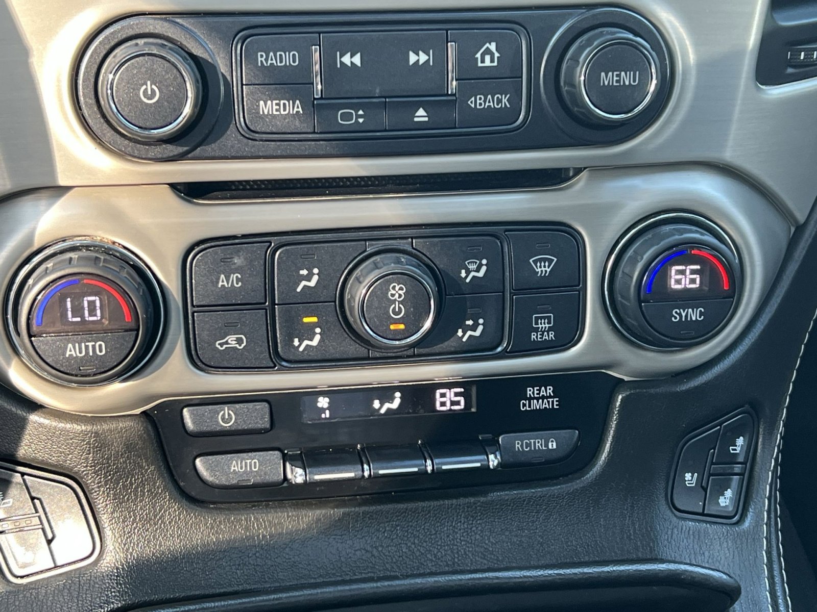 Used 2018 GMC Yukon Denali w/ Denali Ultimate Package AWD/4WD image 27