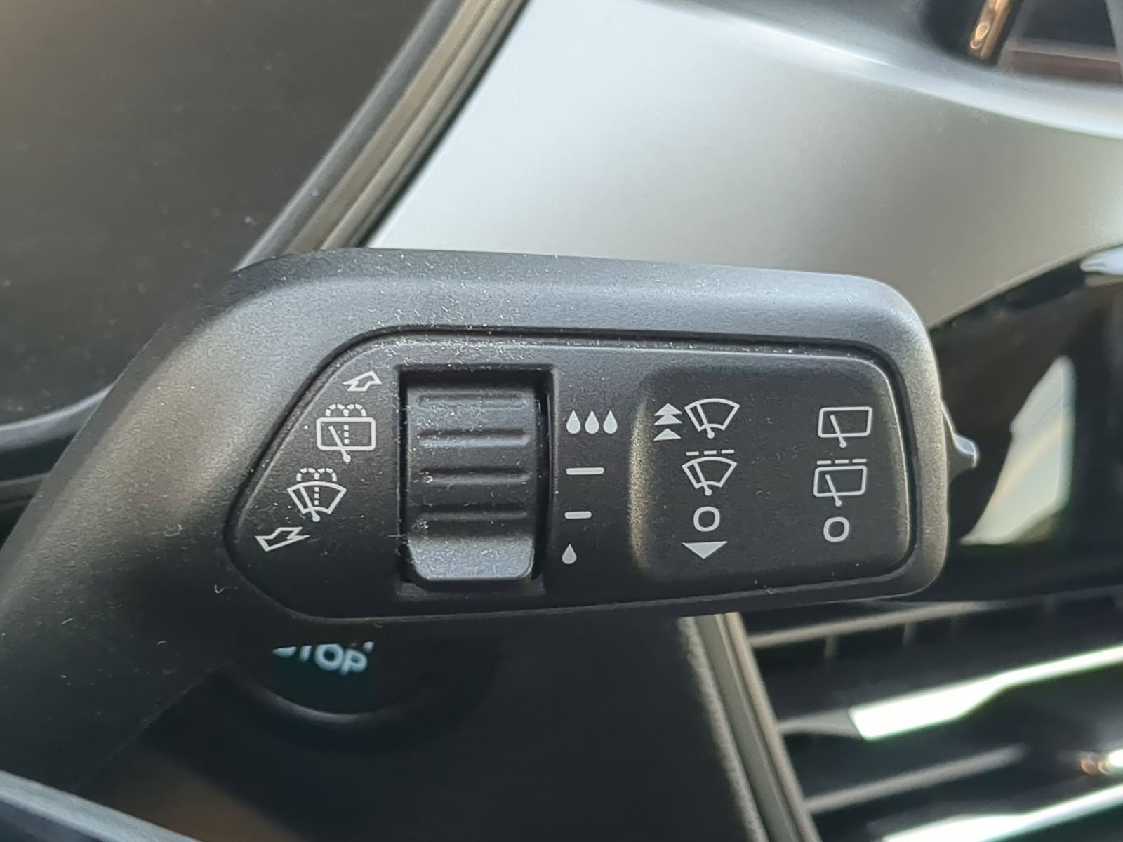 Certified 2023 Ford Escape Active AWD/4WD image 28
