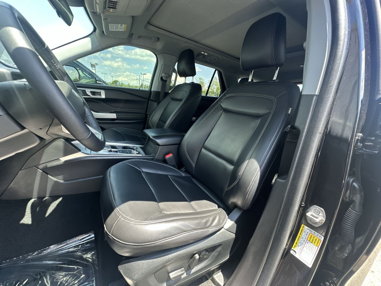 Certified 2022 Ford Explorer XLT w/ Equipment Group 202A AWD/4WD image 21
