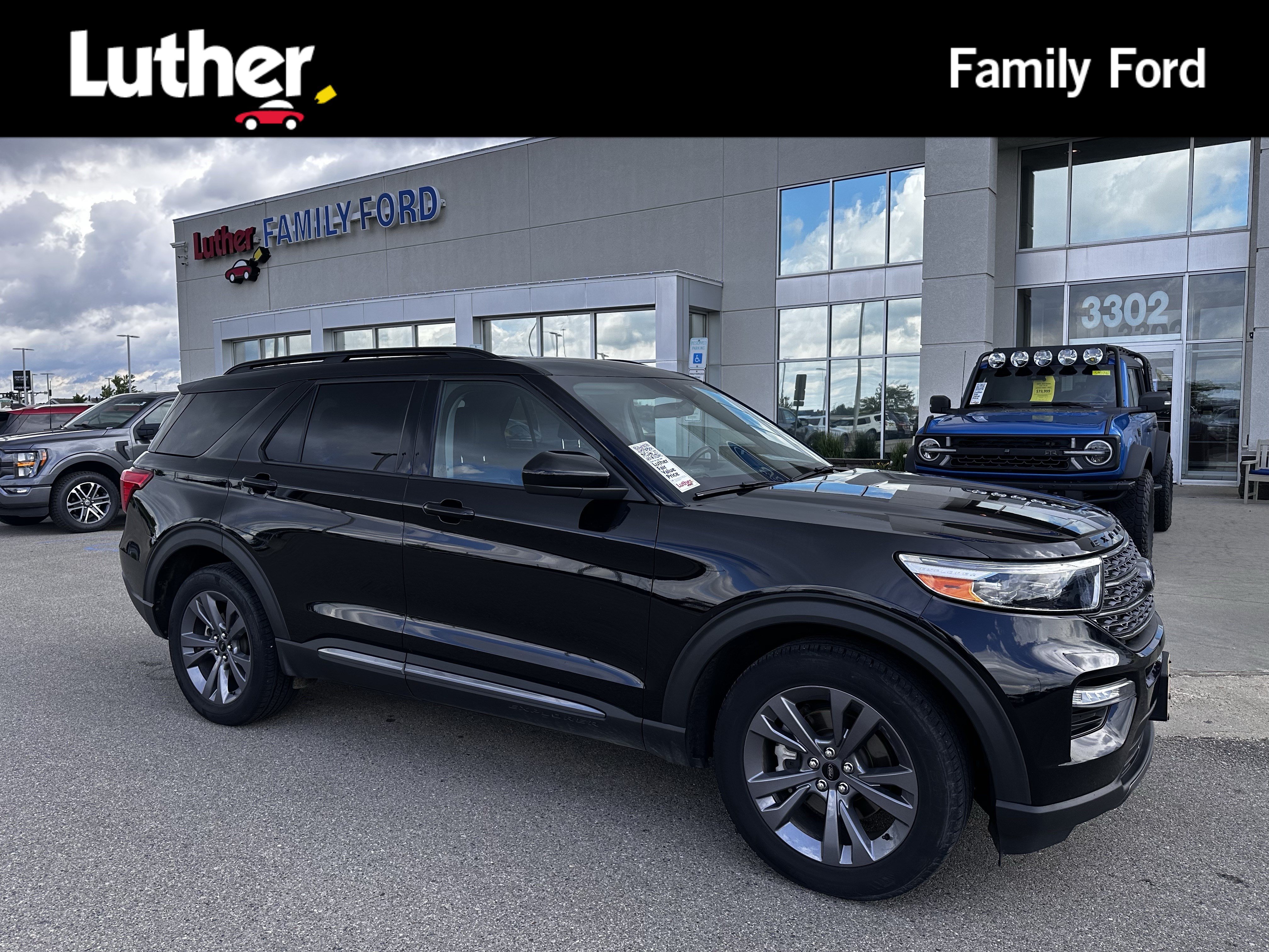 Certified 2022 Ford Explorer XLT w/ Equipment Group 202A AWD/4WD image 1