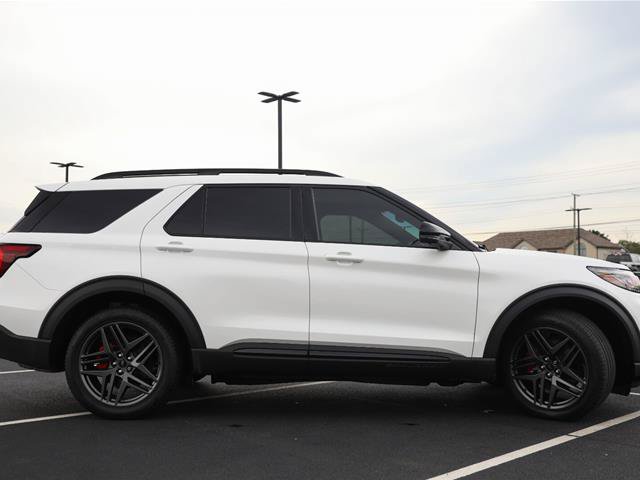 Certified 2025 Ford Explorer ST AWD/4WD image 9
