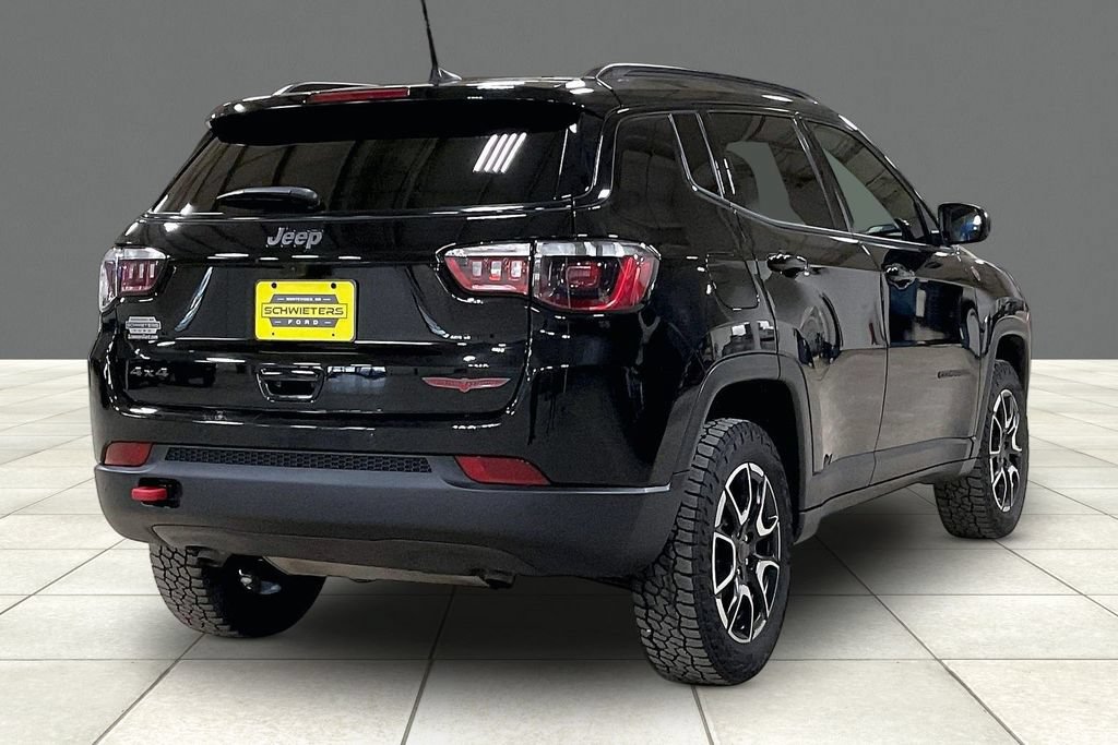 Used 2025 Jeep Compass Trailhawk AWD/4WD image 12