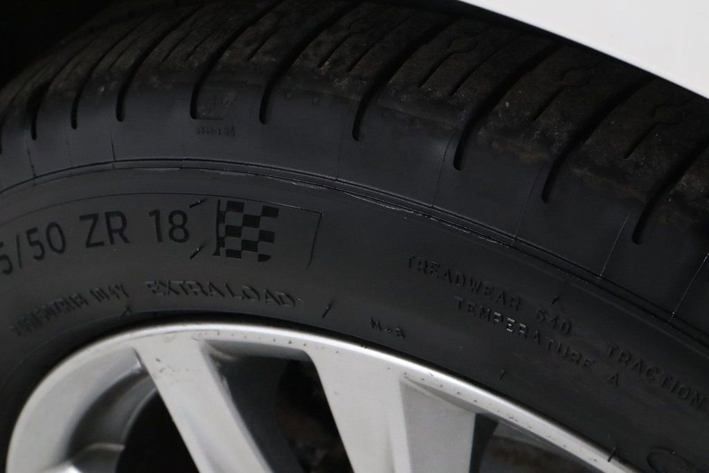 Used 2017 INFINITI Q70 3.7 w/ Technology Package image 20