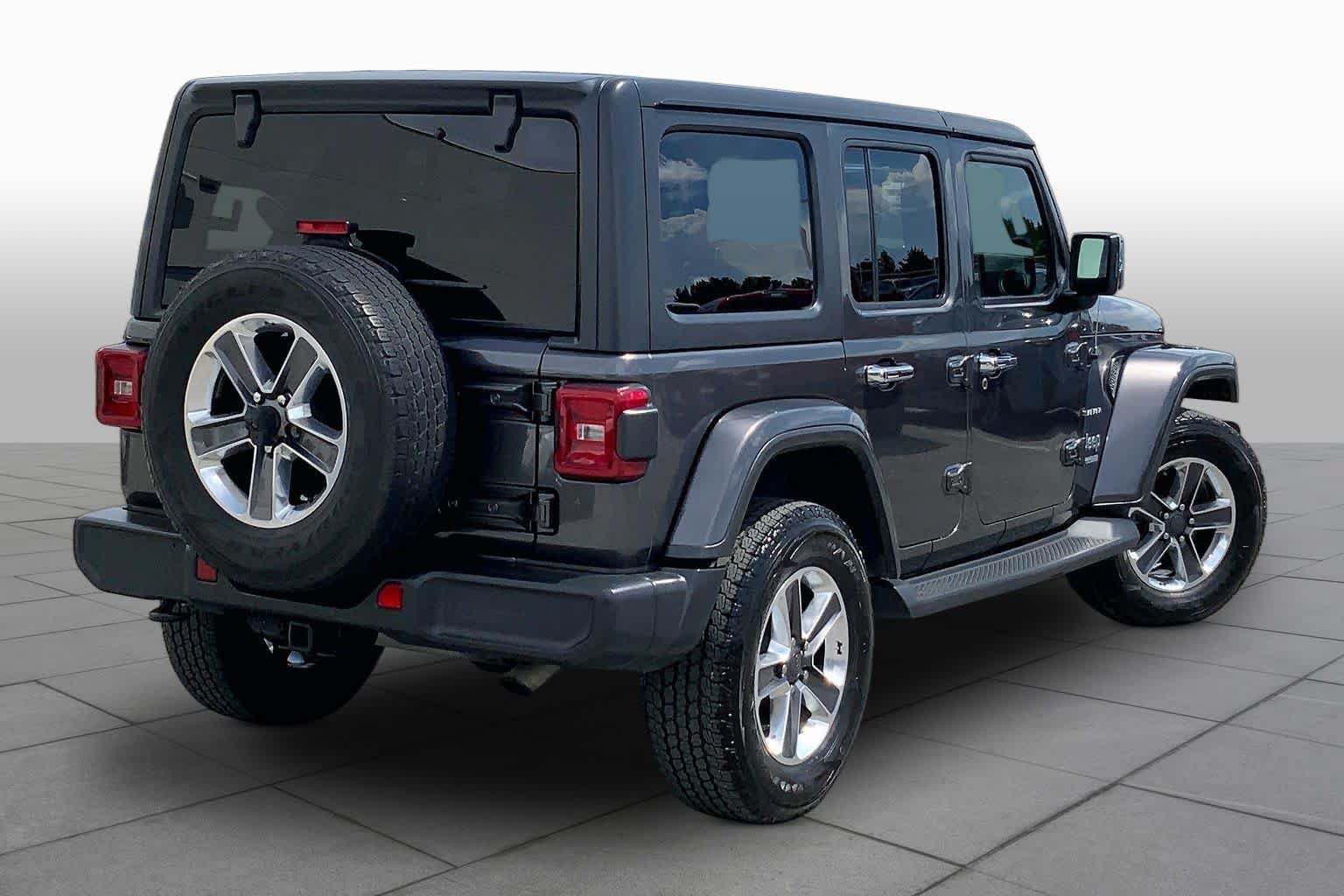 Used 2018 Jeep Wrangler Unlimited Sahara AWD/4WD image 13