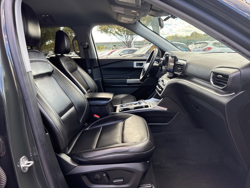 Certified 2022 Ford Explorer XLT w/ Equipment Group 202A image 30