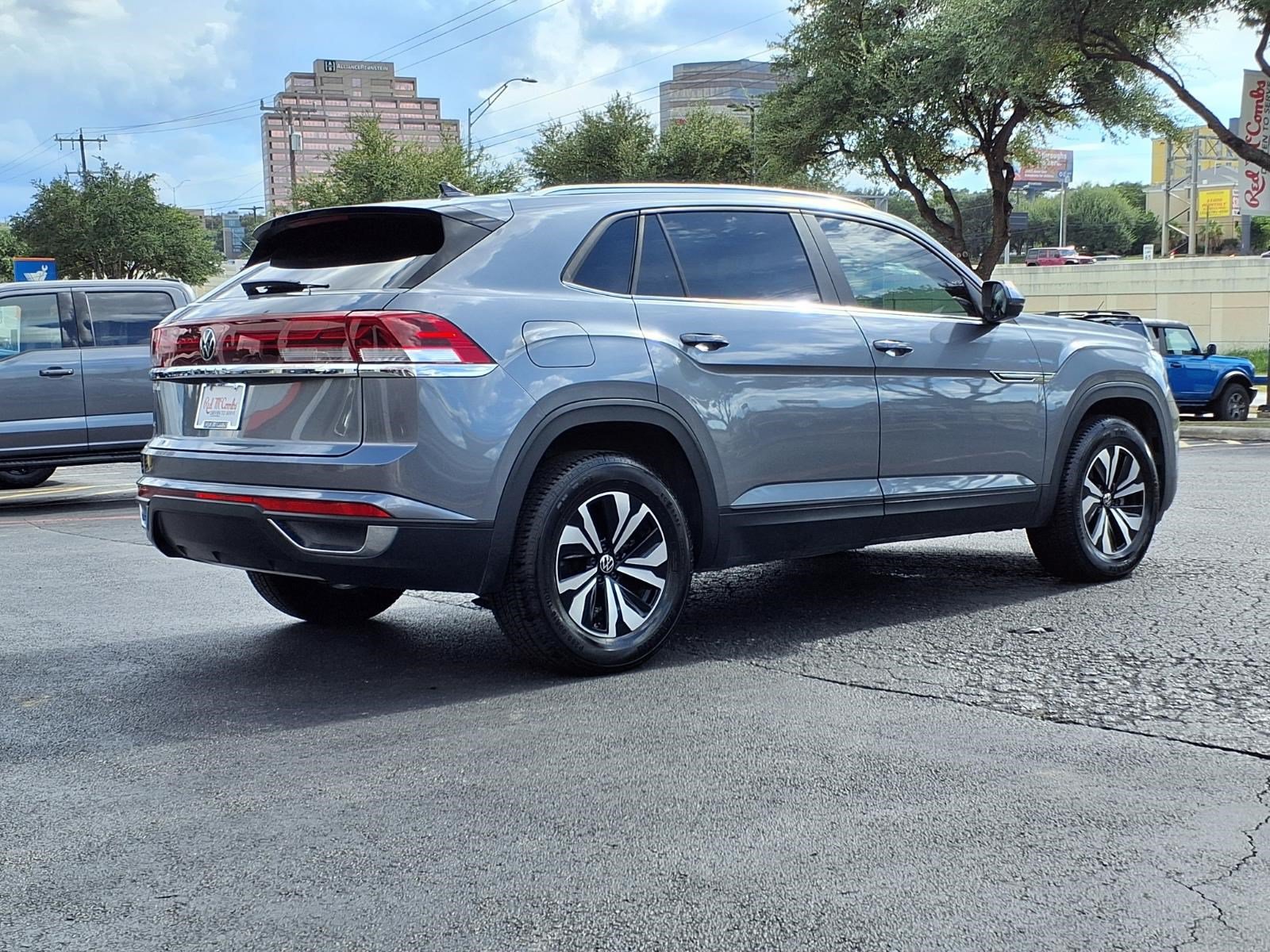 Used 2024 Volkswagen Atlas Cross Sport SE FWD image 6