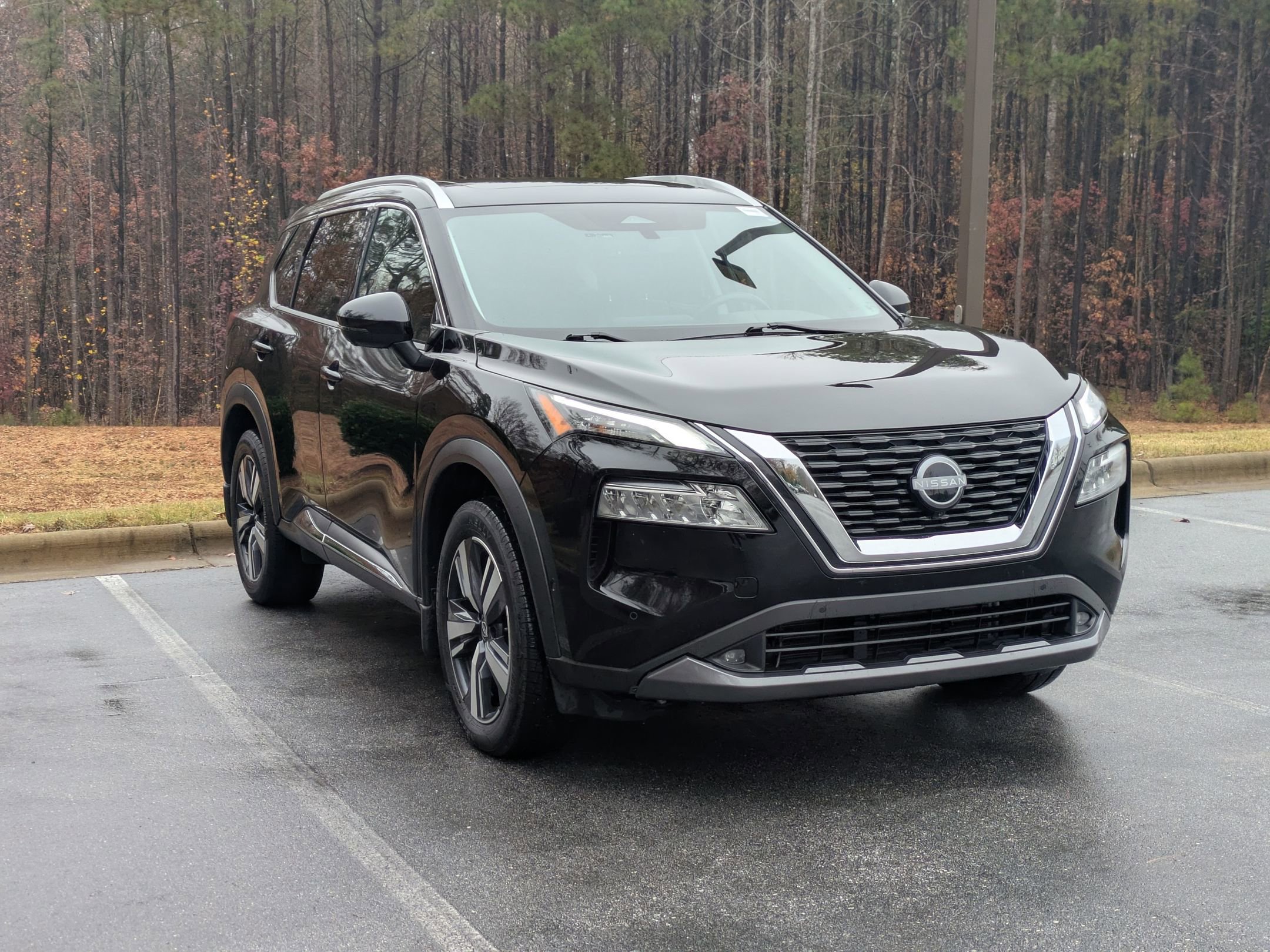 Used 2022 Nissan Rogue SL w/ SL Premium Package image 2