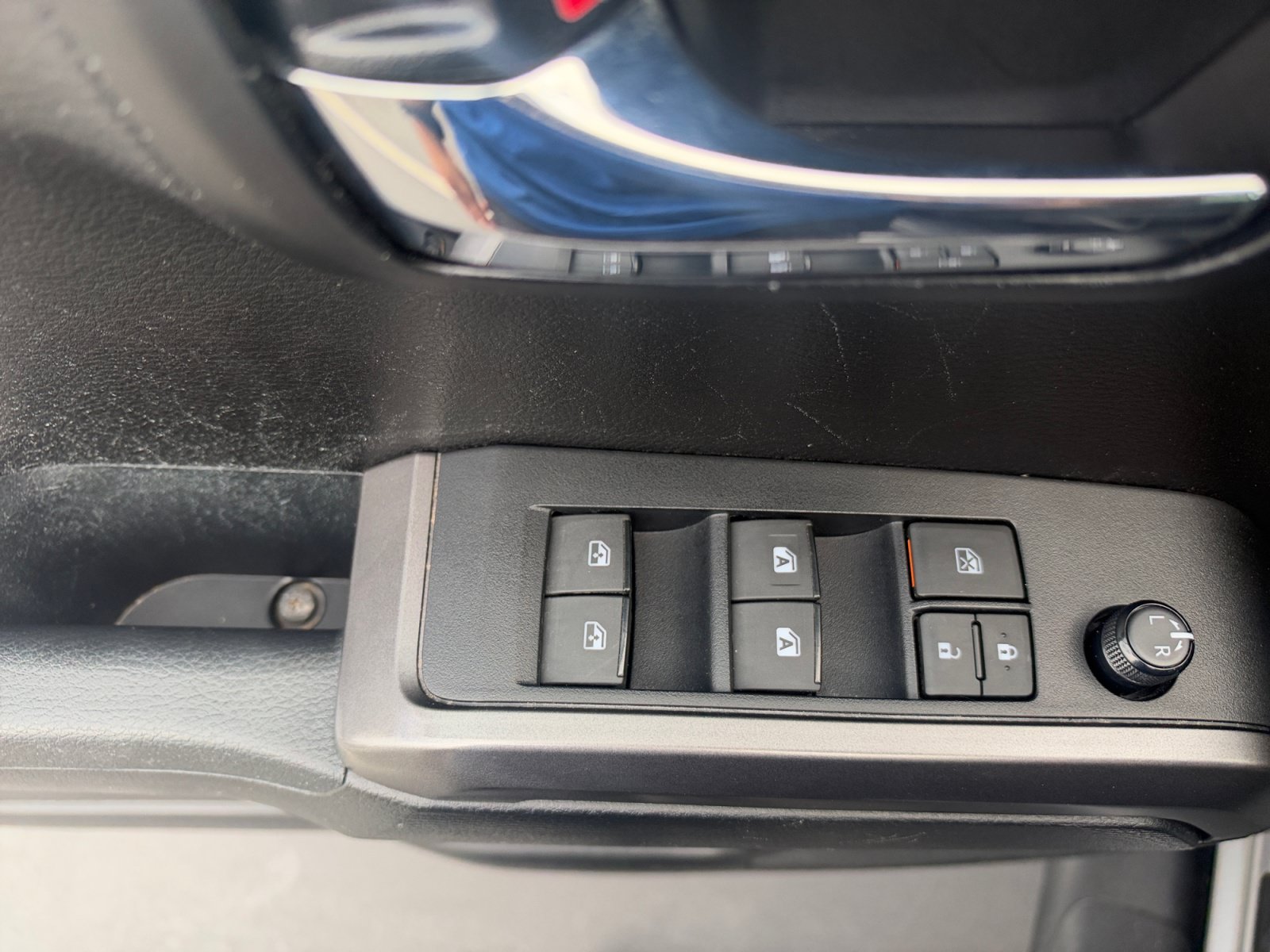 Used 2021 Toyota Tacoma TRD Sport w/ TRD Premium Sport Package AWD/4WD image 15