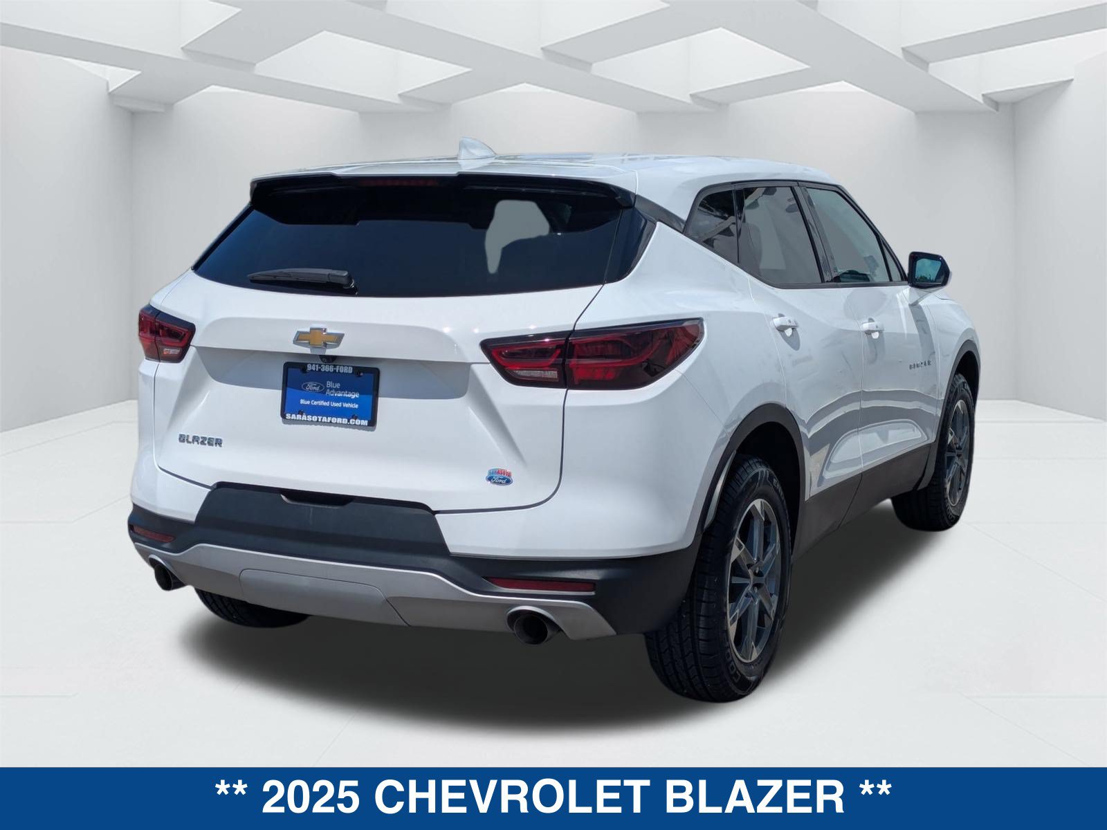 Used 2025 Chevrolet Blazer LT FWD image 5