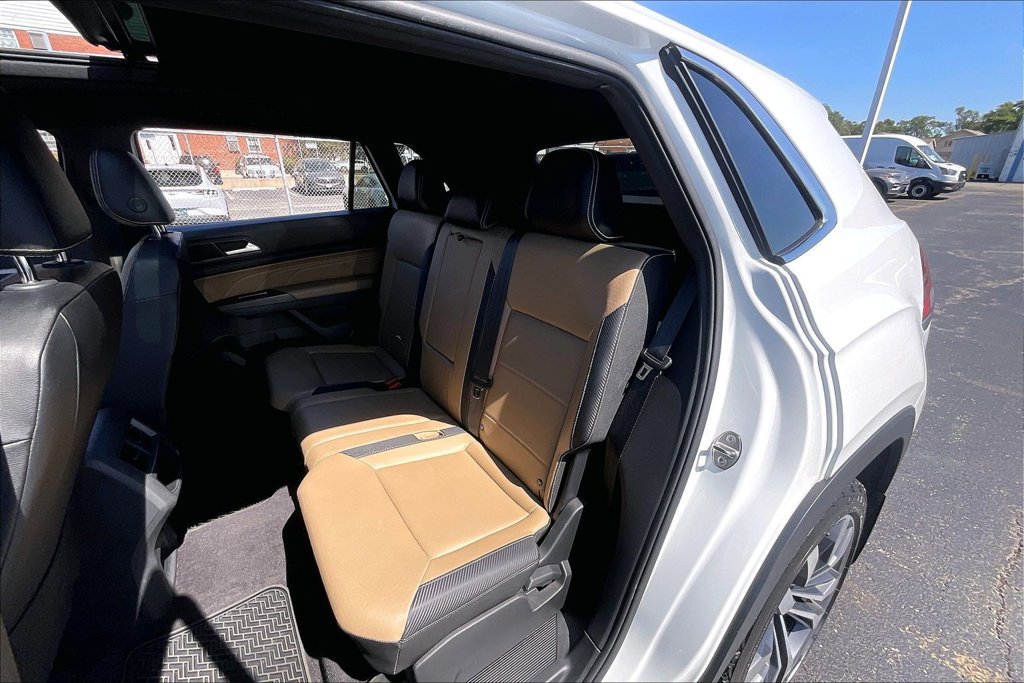 Used 2021 Volkswagen Atlas Cross Sport SEL R-Line AWD/4WD image 25