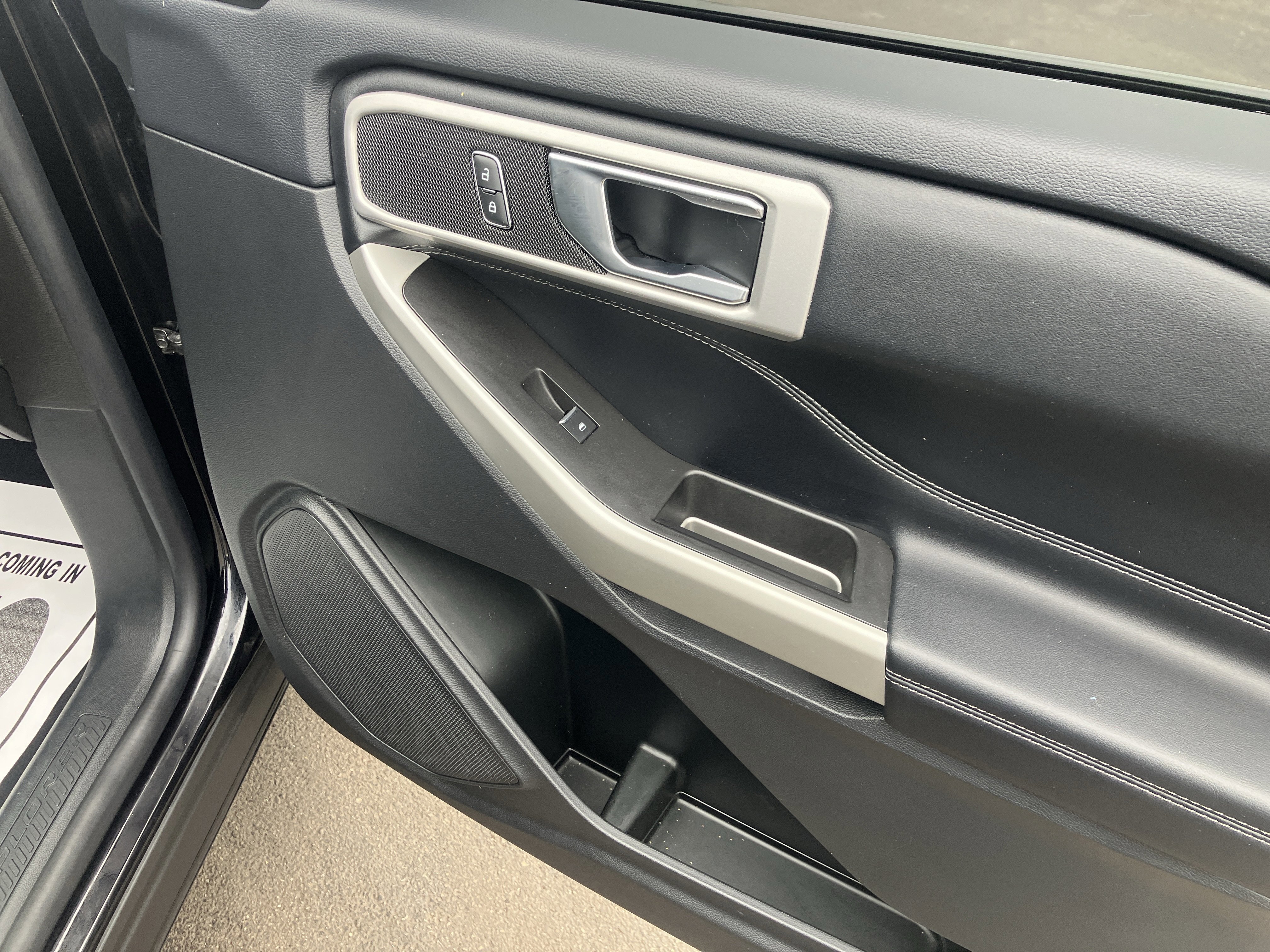 Certified 2022 Ford Explorer XLT w/ Equipment Group 202A image 10