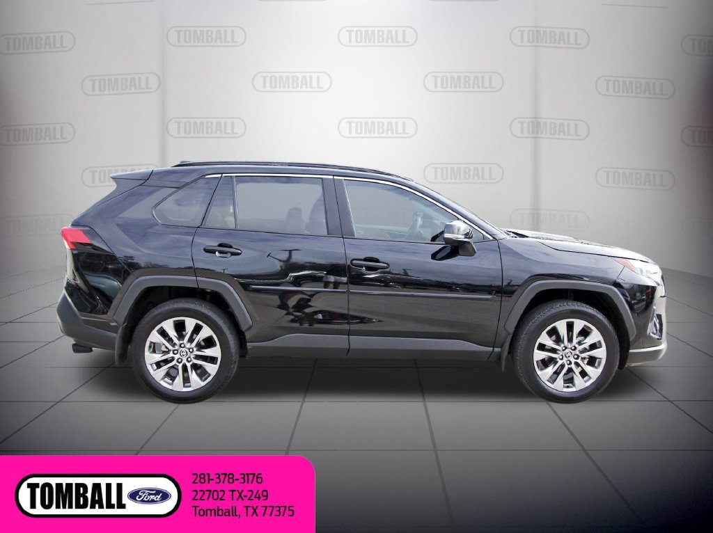Used 2025 Toyota RAV4 XLE Premium w/ Blackout Package (GST) FWD image 9