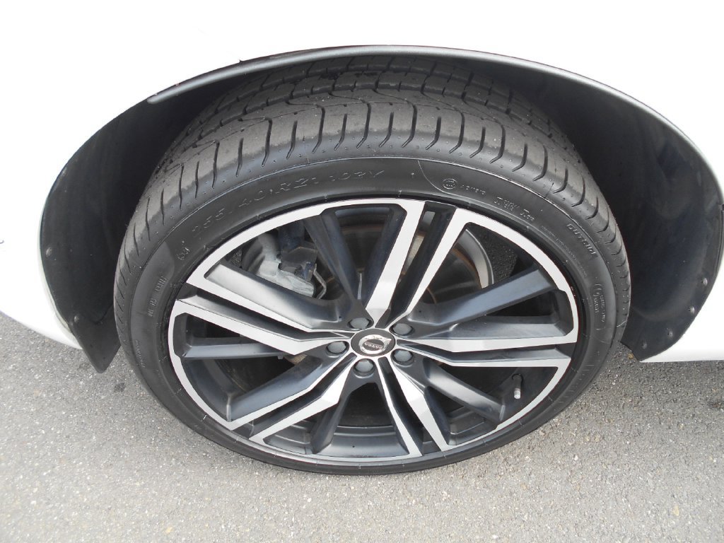 Used 2020 Volvo XC60 T6 R-Design w/ Protection Package Premier AWD/4WD image 18