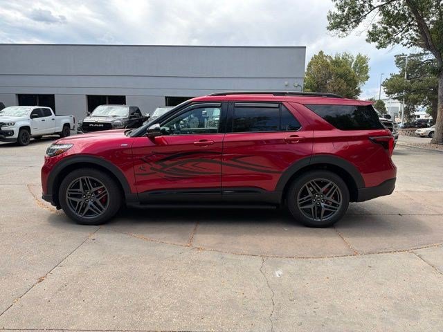 Certified 2025 Ford Explorer ST-Line w/ Premium Package AWD/4WD image 3