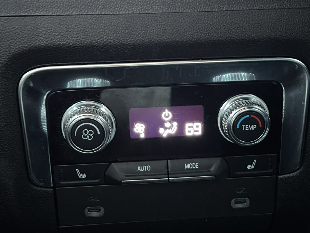 Used 2023 GMC Yukon XL Denali AWD/4WD image 36