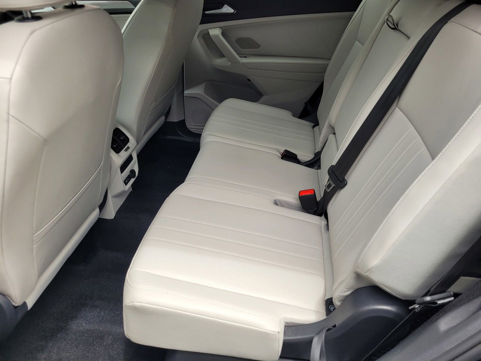 Used 2022 Volkswagen Tiguan SE FWD image 10