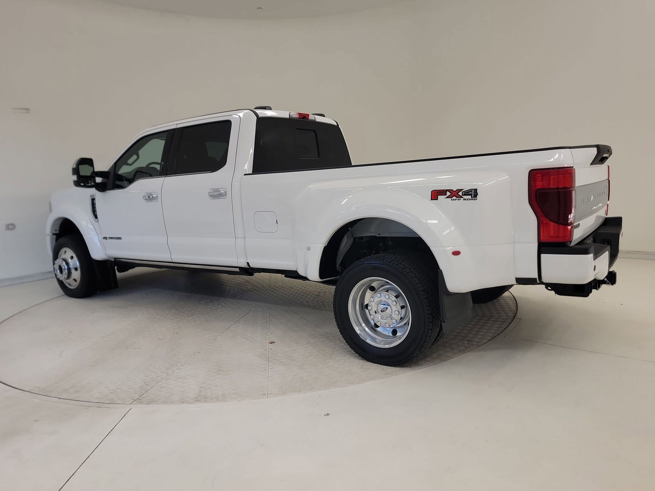 Certified 2022 Ford F450 Platinum w/ FX4 Off-Road Package image 2