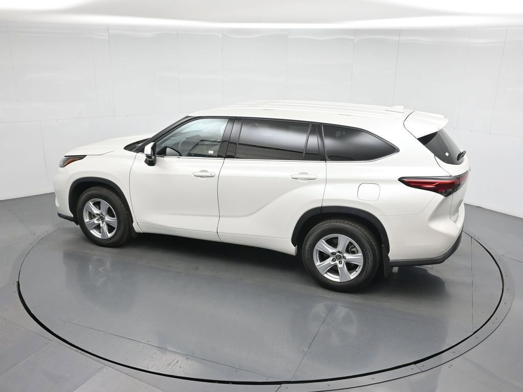 Used 2021 Toyota Highlander LE image 21
