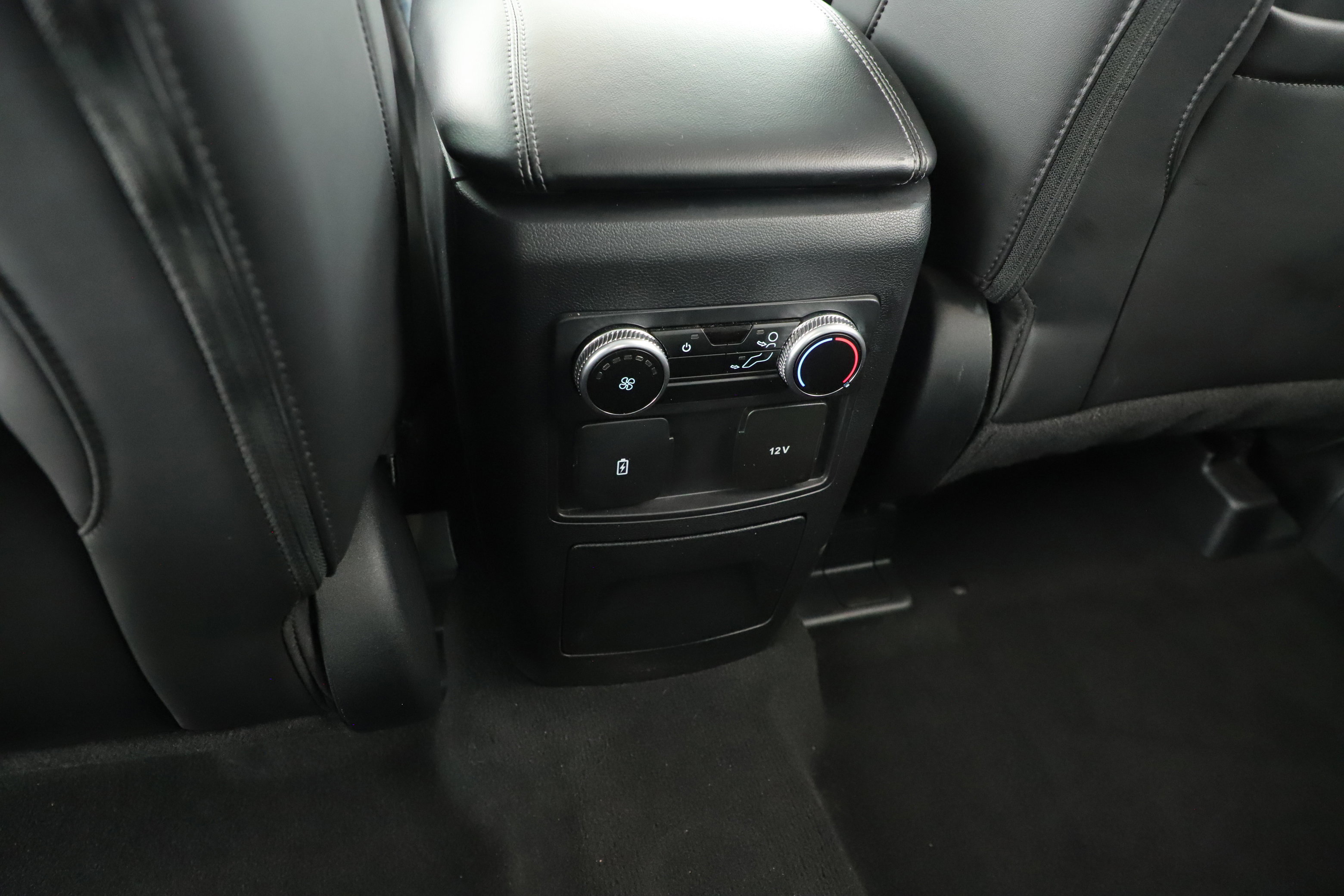 Certified 2024 Ford Explorer XLT w/ Equipment Group 202A image 25