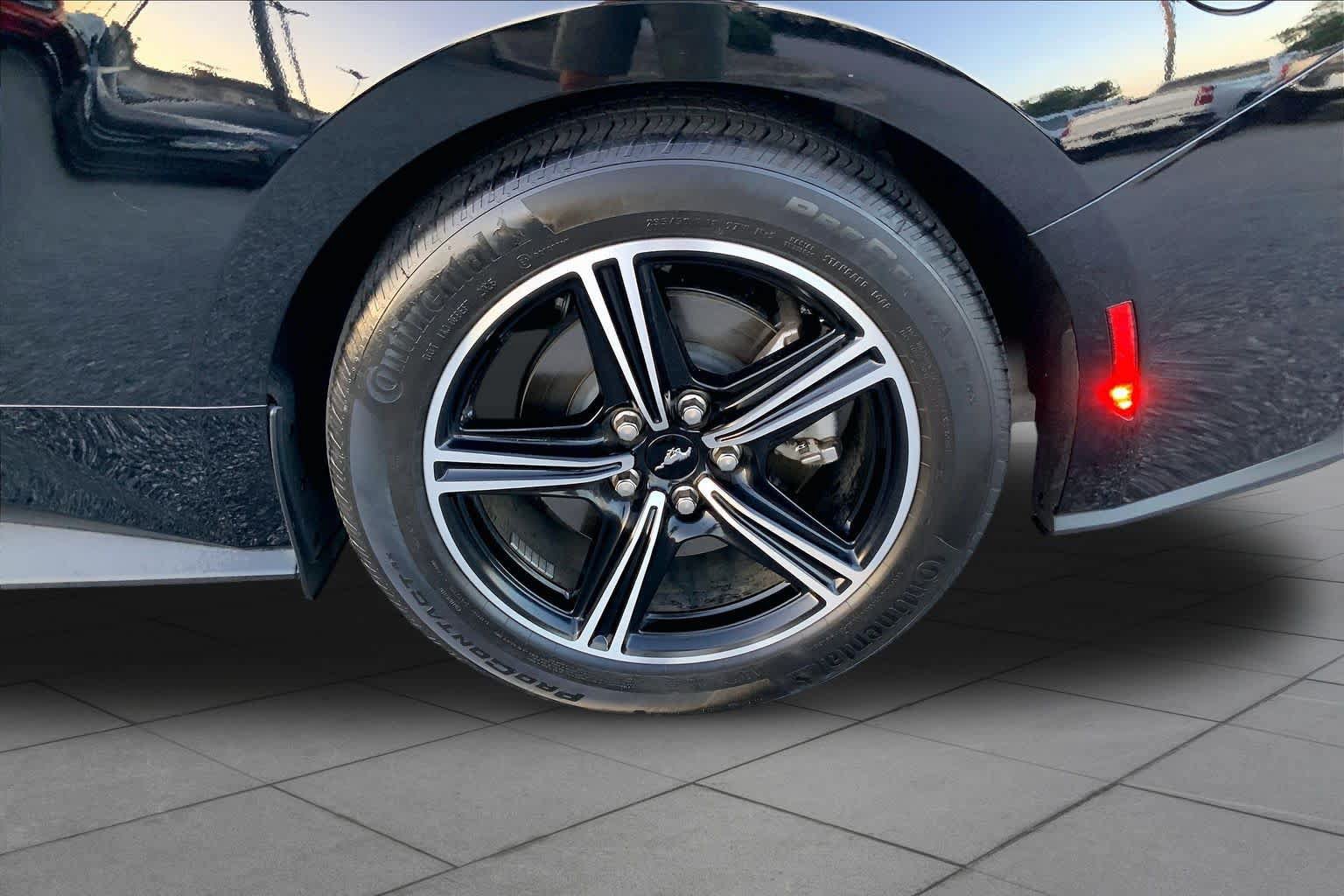 Certified 2025 Ford Mustang Coupe RWD image 10