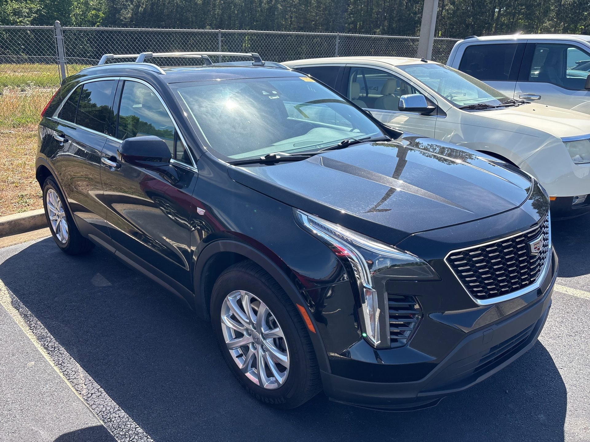 Used 2020 Cadillac XT4 Luxury w/ Cold Weather Package FWD image 2