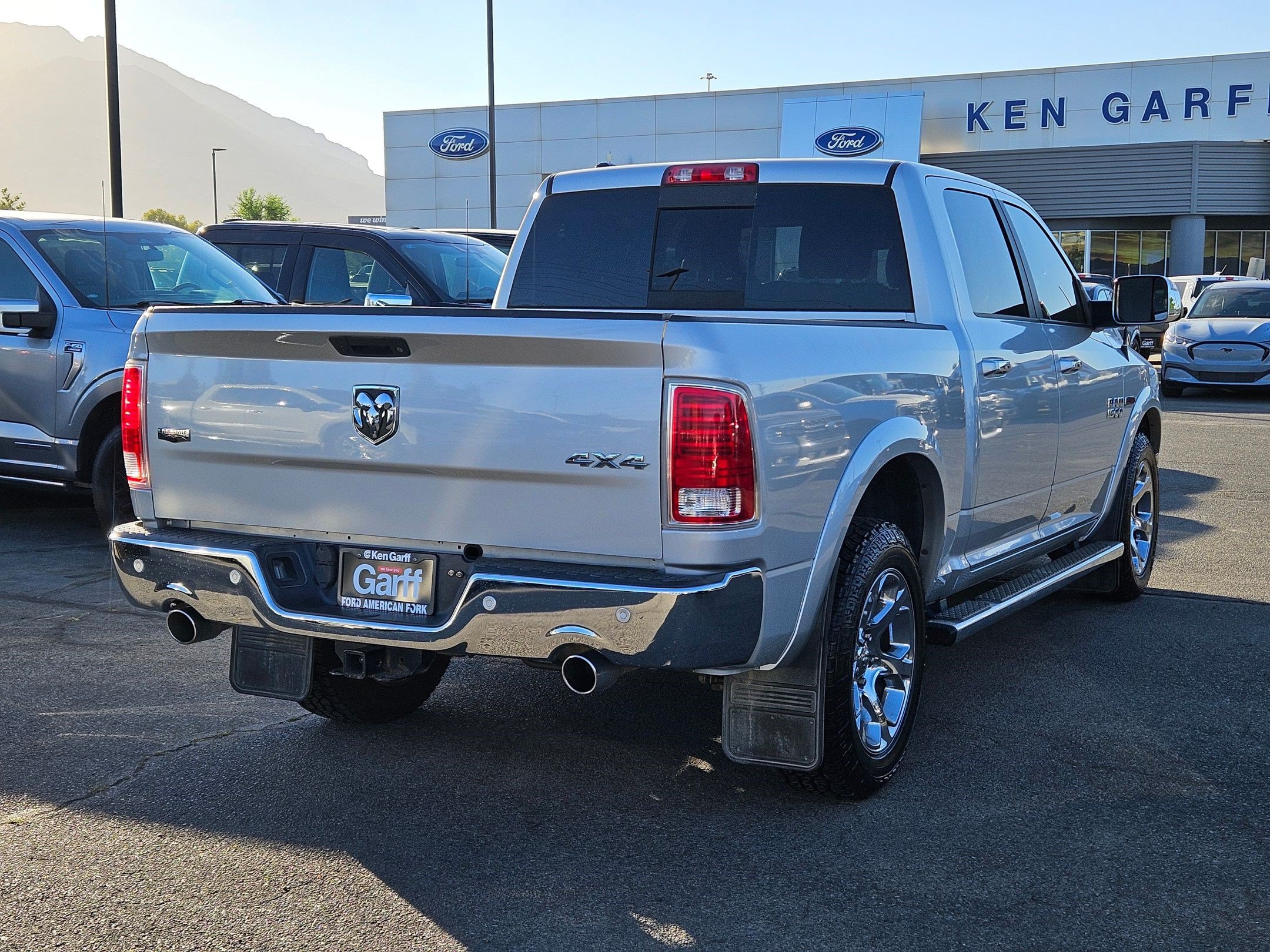 Used 2017 RAM 1500 Laramie AWD/4WD image 3