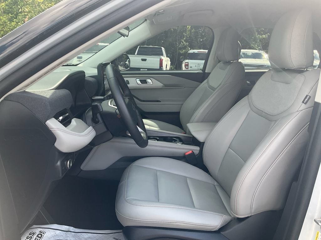 Certified 2025 Ford Explorer Active w/ Active Comfort Package AWD/4WD image 16