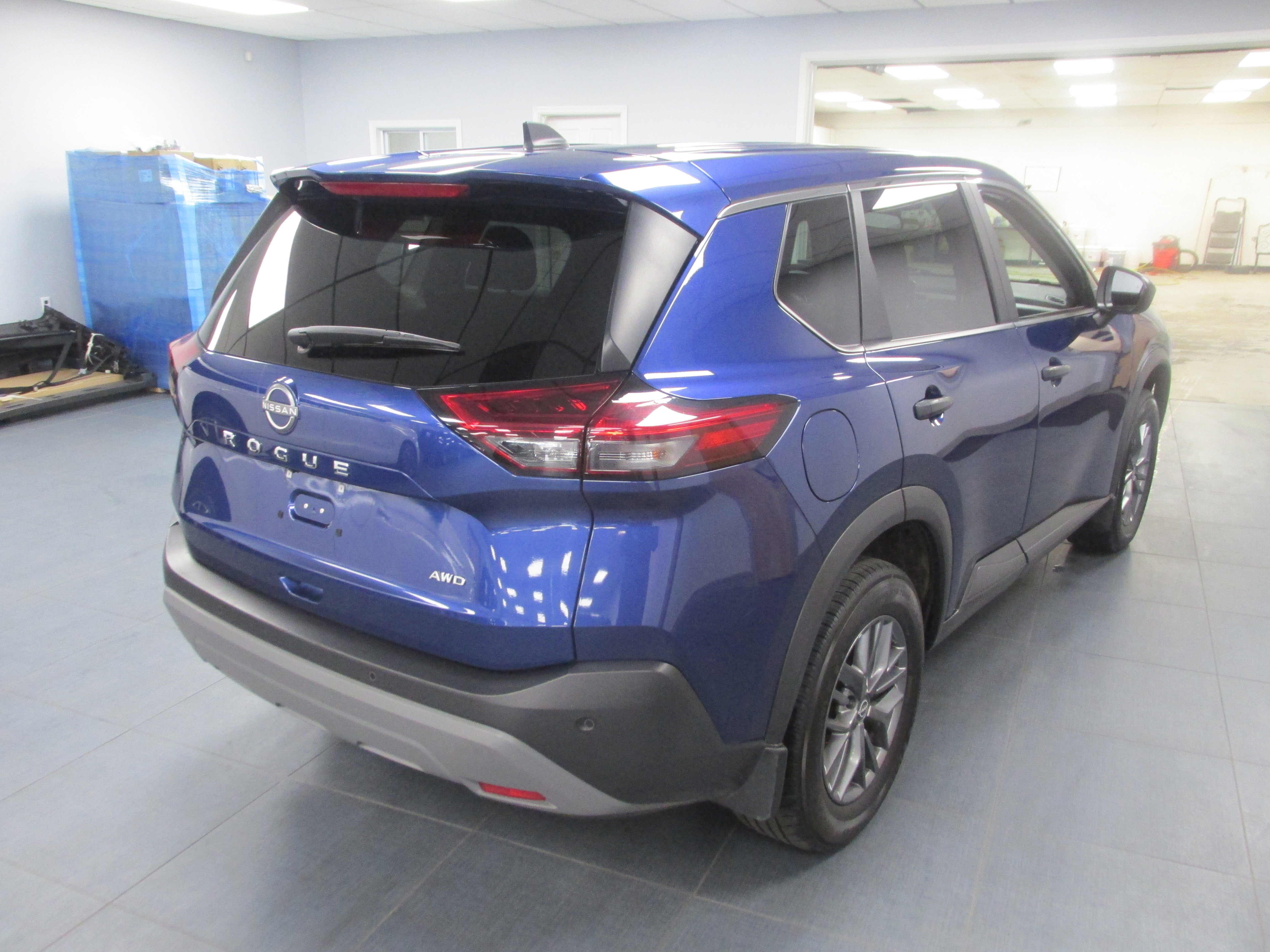 Used 2023 Nissan Rogue S AWD/4WD image 3