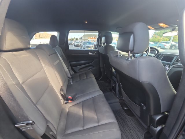 Used 2019 Jeep Grand Cherokee Laredo AWD/4WD image 18