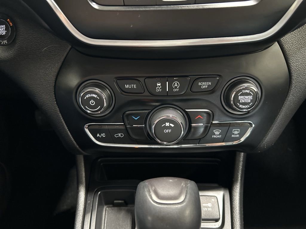 Used 2019 Jeep Cherokee Latitude Plus image 17