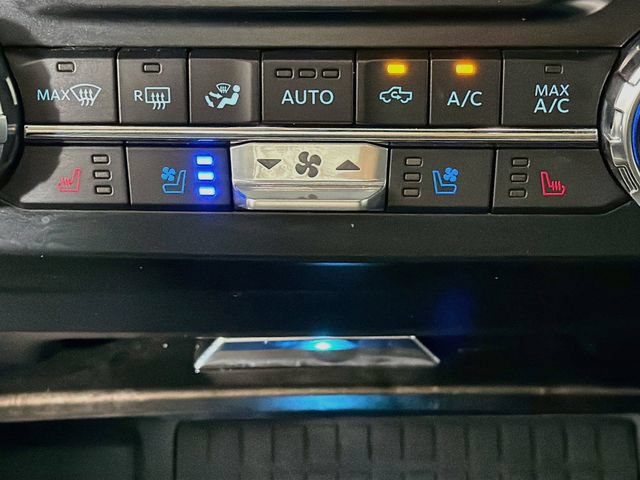 Certified 2022 Ford F350 Lariat w/ Tremor Off-Road Package AWD/4WD image 24