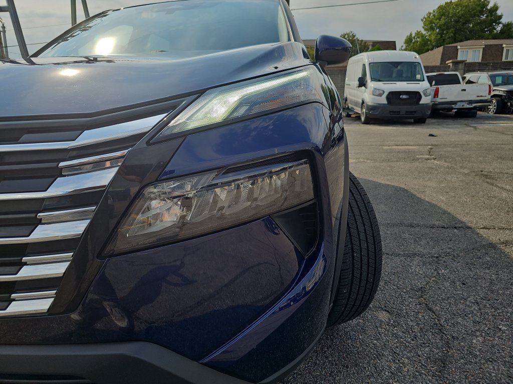 Used 2024 Nissan Rogue SV FWD image 30