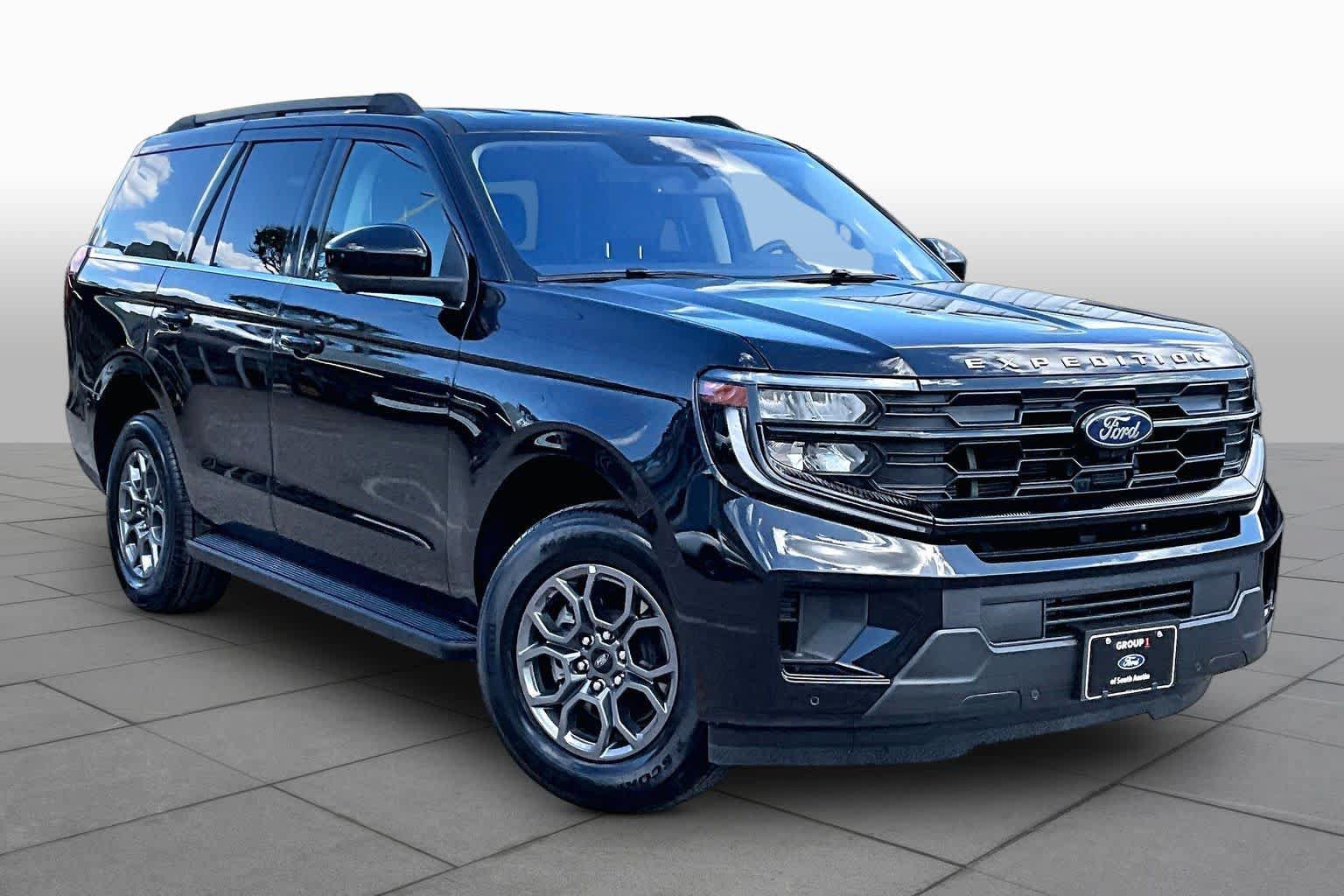 Certified 2025 Ford Expedition Active RWD image 3