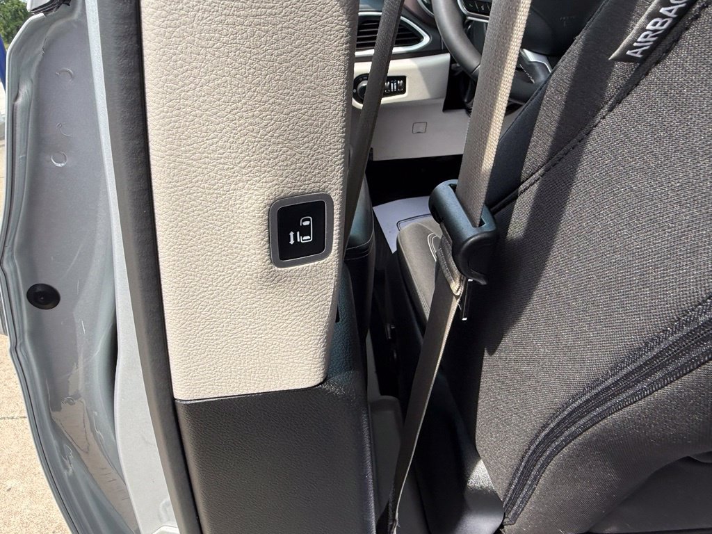 Used 2024 Chrysler Voyager LX FWD image 20
