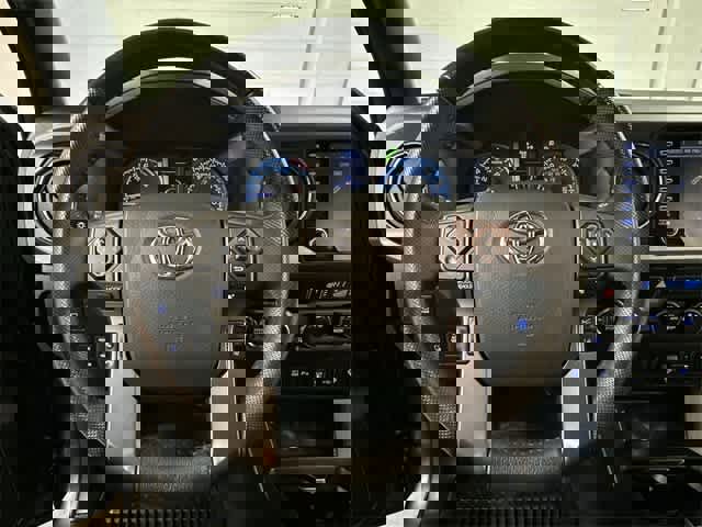 Used 2020 Toyota Tacoma TRD Sport image 8