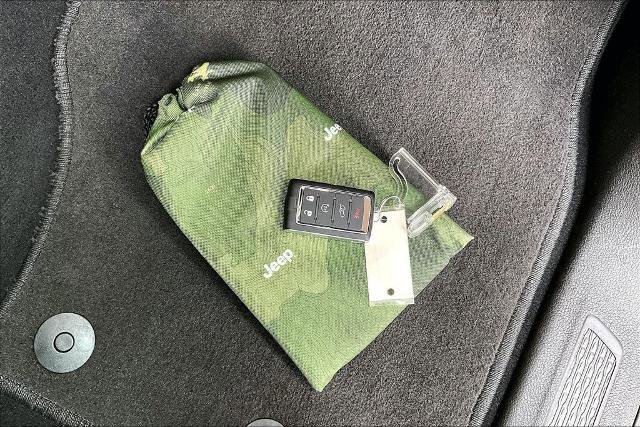 Used 2024 Jeep Grand Cherokee Limited image 12