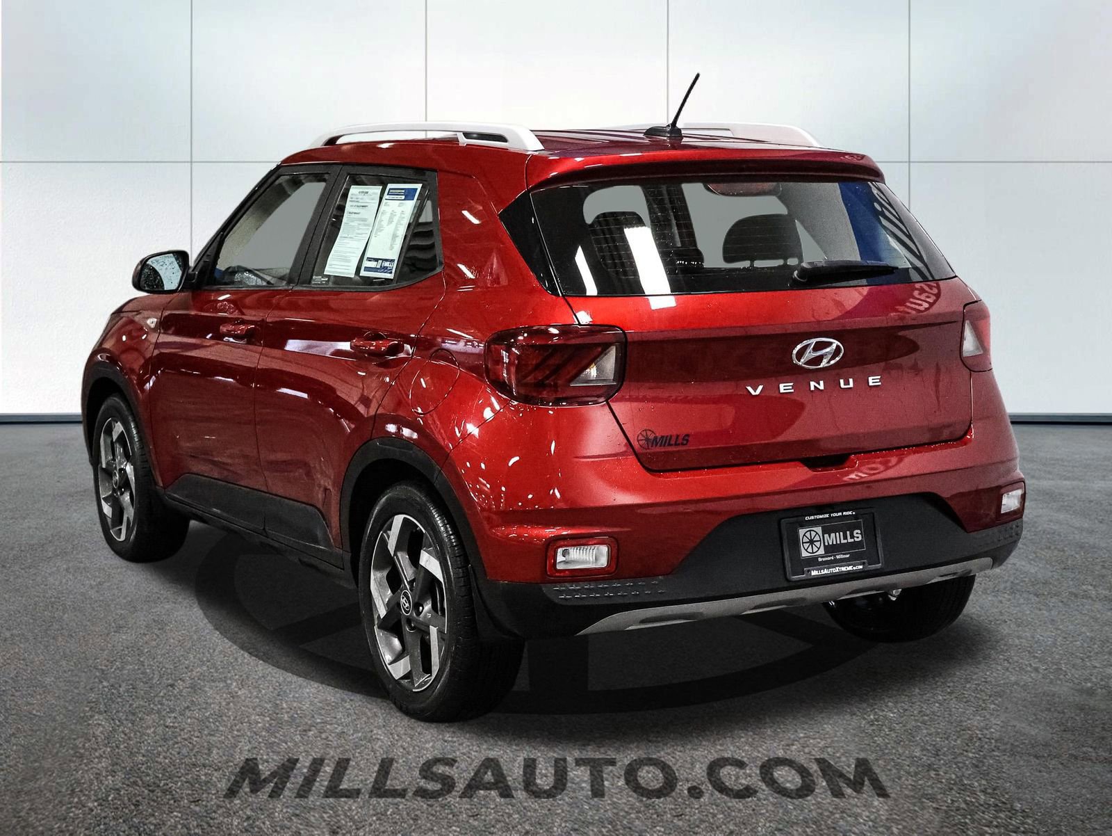 Used 2023 Hyundai Venue Limited w/ Cargo Package image 8