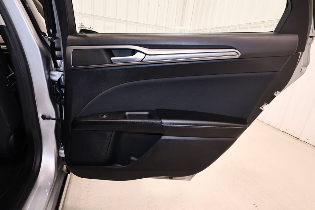 Certified 2018 Ford Fusion SE FWD image 17