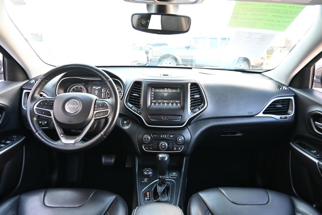 Used 2019 Jeep Cherokee Latitude Plus w/ Comfort/Convenience Group AWD/4WD image 26