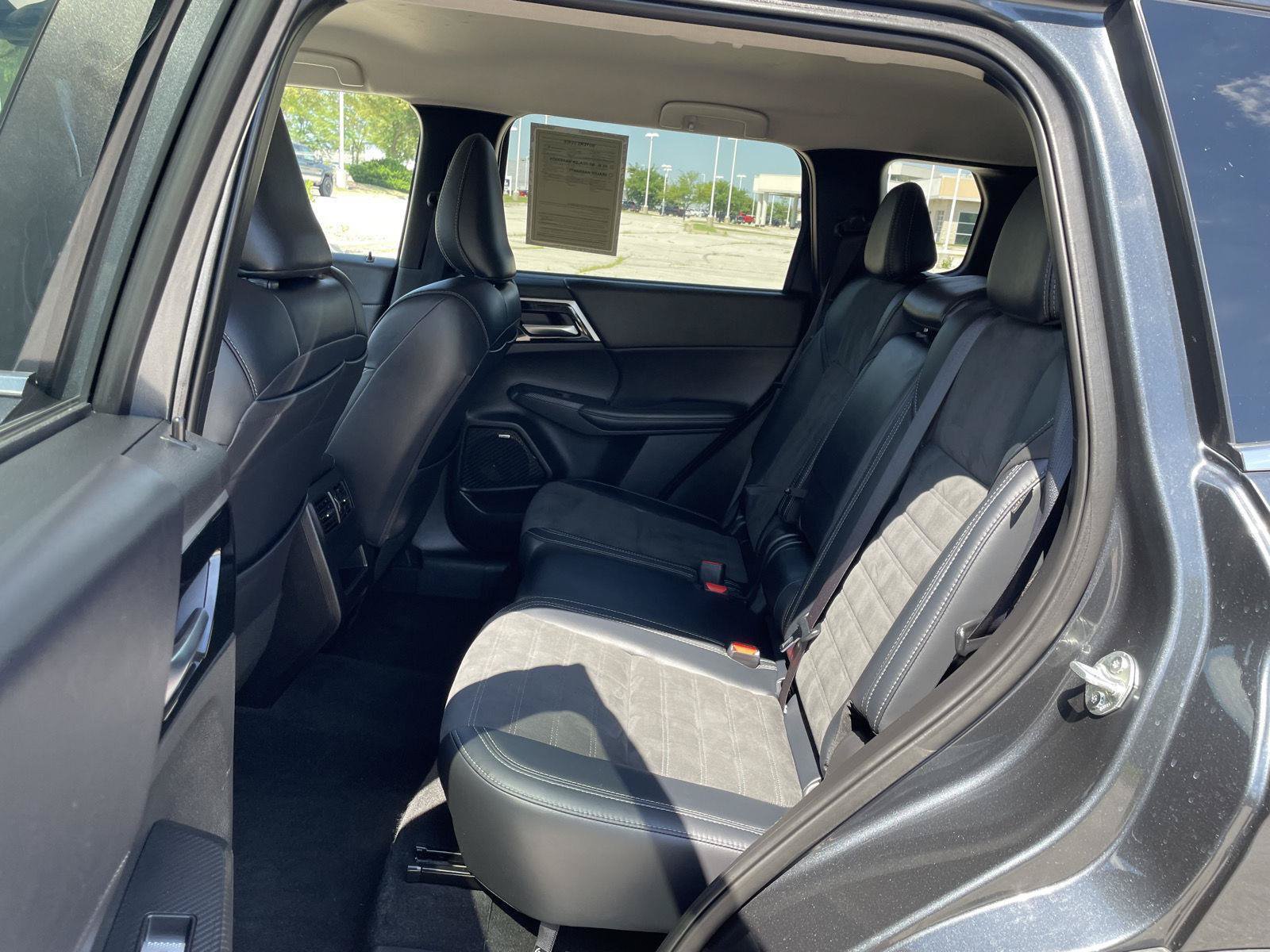 Used 2025 Mitsubishi Outlander SE FWD image 20