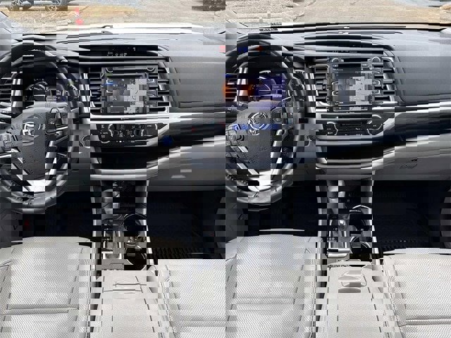 Used 2019 Toyota Highlander Limited image 17